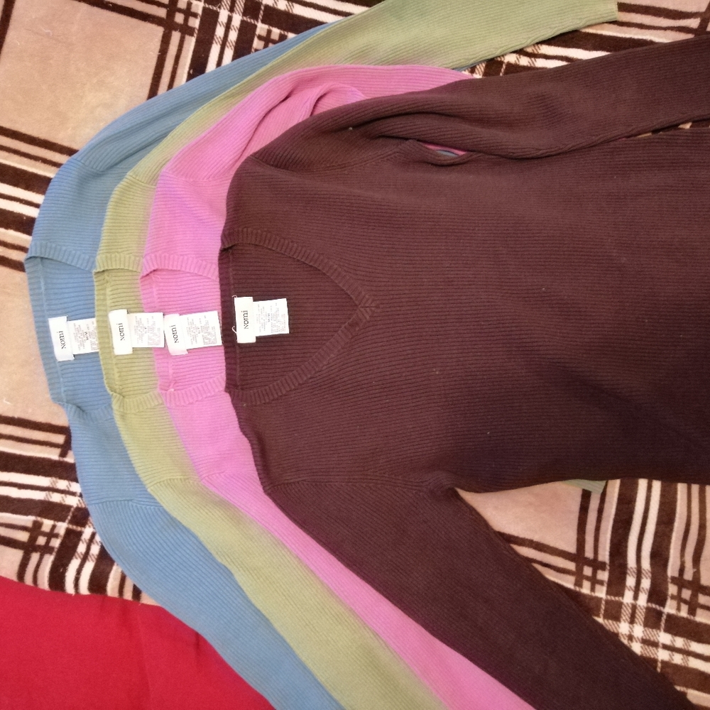 4 Ribbed V-Neck Sweaters - Picture 2 of 4